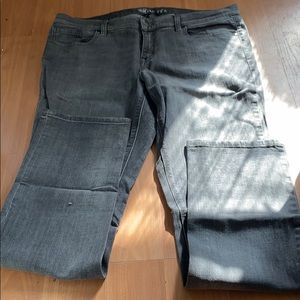 Super cute Grey skinny jeans